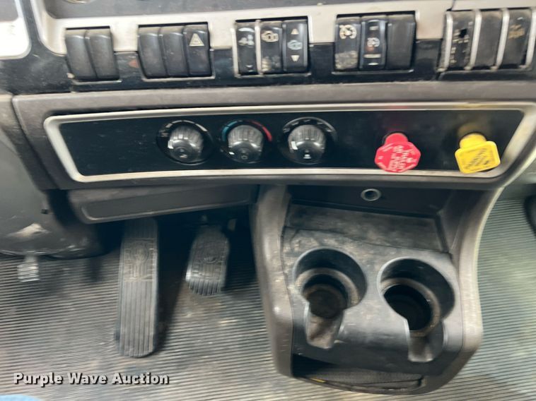 image for item DQ2336 2007 Kenworth T600  semi truck