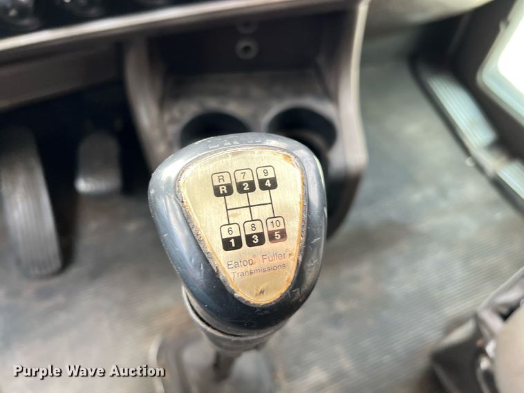 image for item DQ2336 2007 Kenworth T600  semi truck
