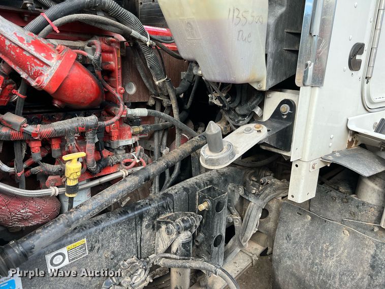 image for item DQ2336 2007 Kenworth T600  semi truck