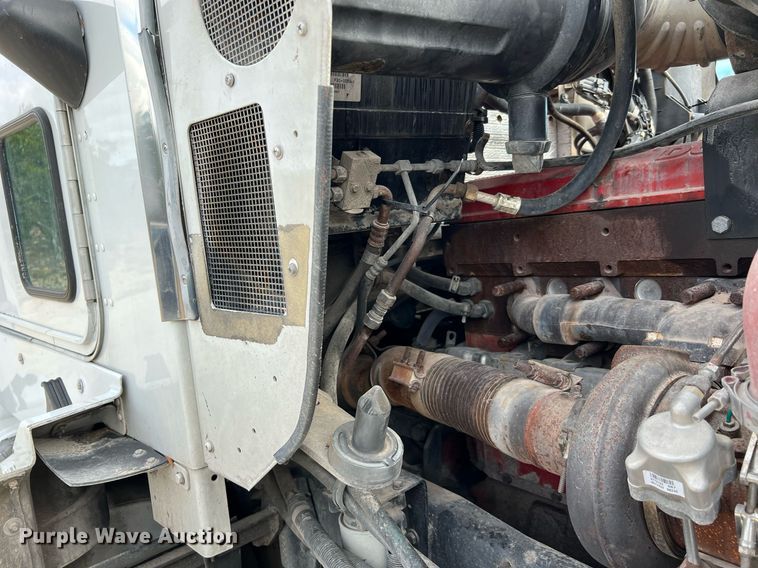 image for item DQ2336 2007 Kenworth T600  semi truck