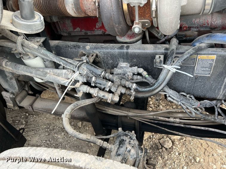 image for item DQ2336 2007 Kenworth T600  semi truck