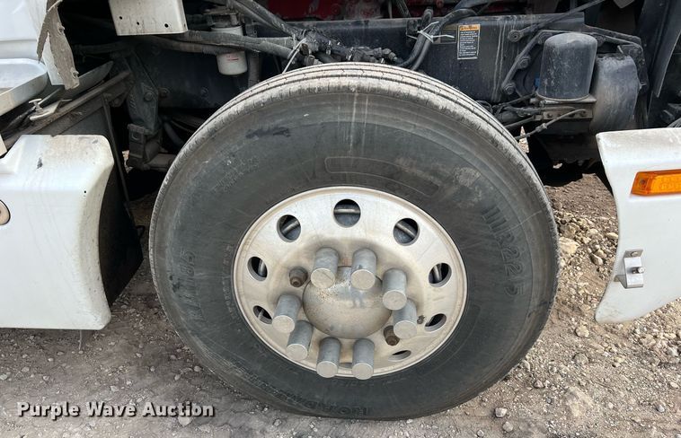 image for item DQ2336 2007 Kenworth T600  semi truck