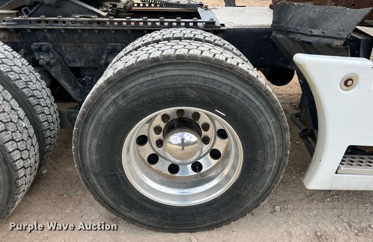 image for item DQ2336 2007 Kenworth T600  semi truck