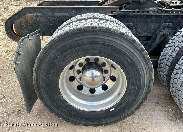 image for item DQ2336 2007 Kenworth T600  semi truck