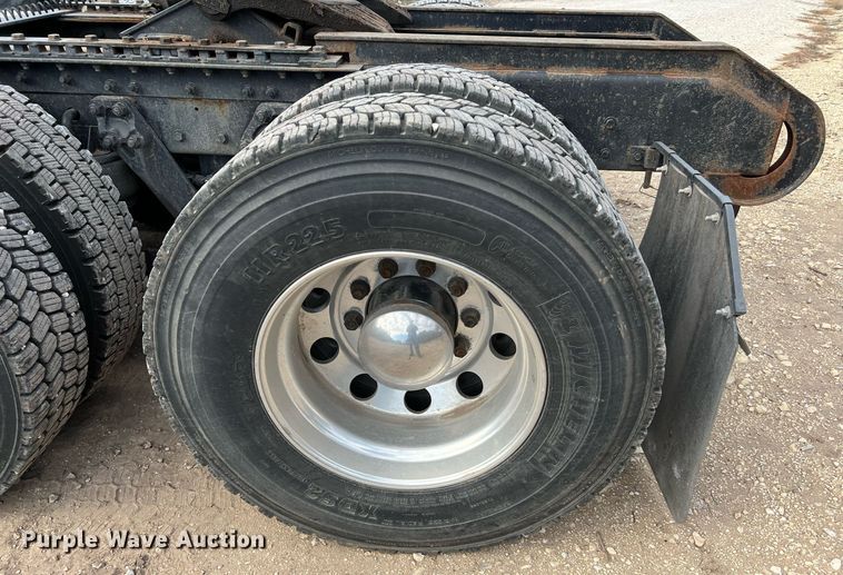 image for item DQ2336 2007 Kenworth T600  semi truck
