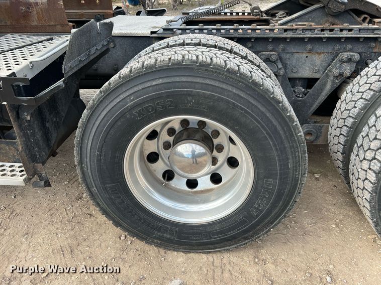 image for item DQ2336 2007 Kenworth T600  semi truck