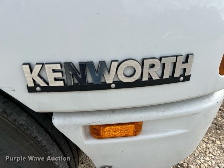 image for item DQ2336 2007 Kenworth T600  semi truck