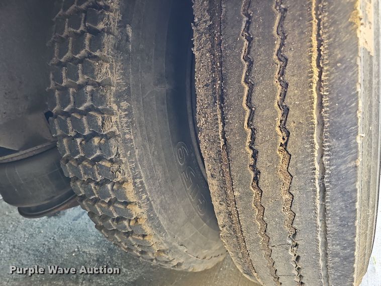 image for item DQ8513 1976 Kentucky Trailers FVCC  dry van trailer