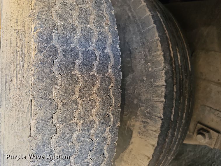 image for item DQ8513 1976 Kentucky Trailers FVCC  dry van trailer