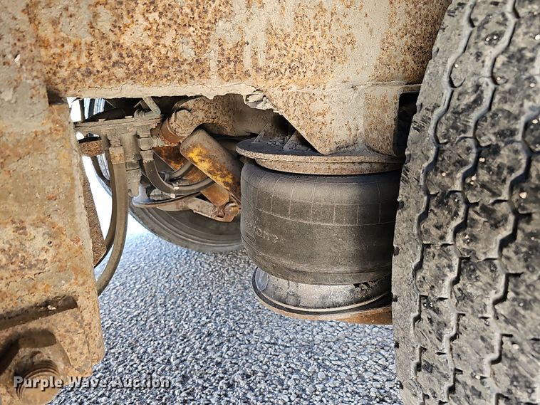 image for item DQ8515 1974 Kentucky Trailers FVCC  dry van trailer