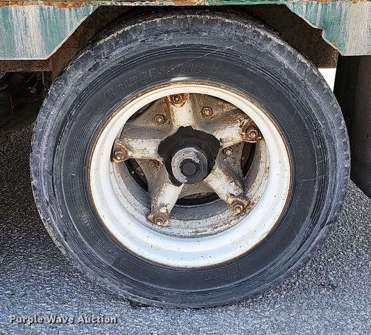 image for item DQ8515 1974 Kentucky Trailers FVCC  dry van trailer