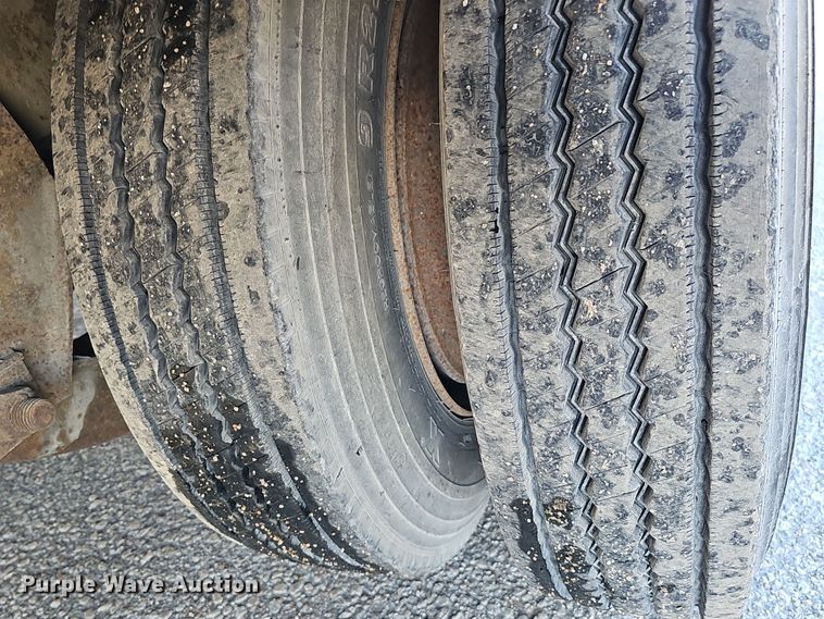 image for item DQ8515 1974 Kentucky Trailers FVCC  dry van trailer