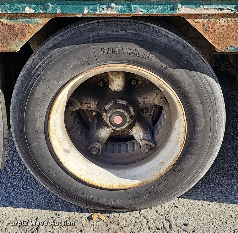 image for item DQ8515 1974 Kentucky Trailers FVCC  dry van trailer