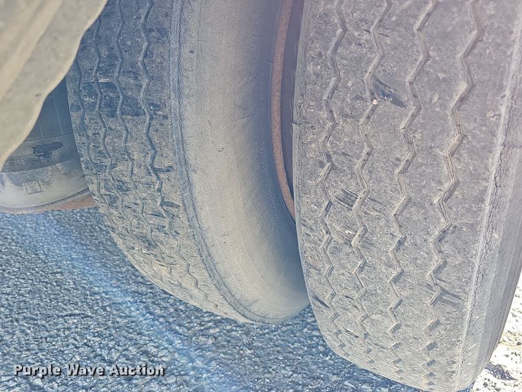 image for item DQ8515 1974 Kentucky Trailers FVCC  dry van trailer