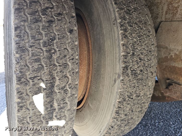 image for item DQ8515 1974 Kentucky Trailers FVCC  dry van trailer