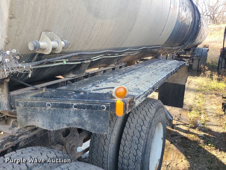 image for item DR7794 1980 Etnyre TR6 tank trailer