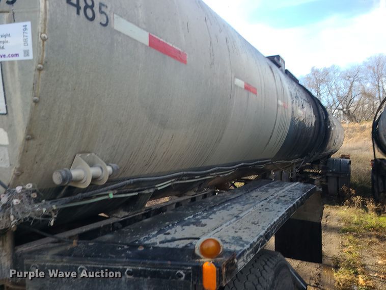 image for item DR7794 1980 Etnyre TR6 tank trailer