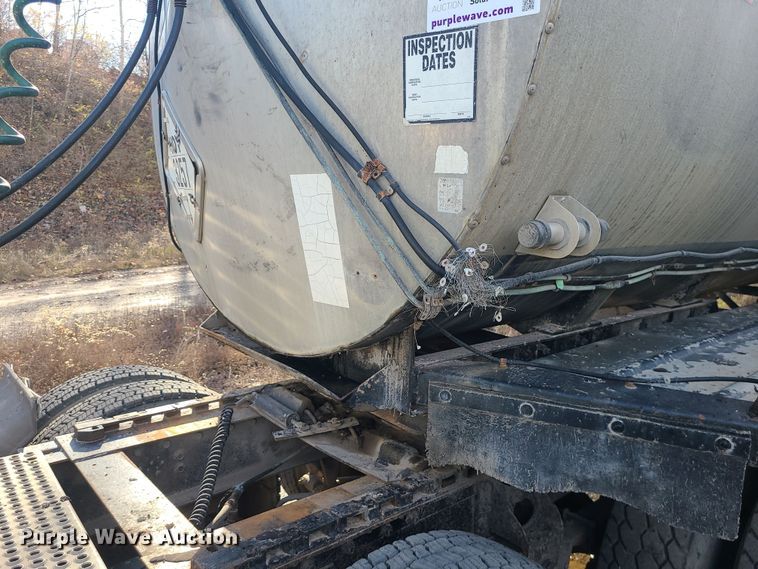 image for item DR7794 1980 Etnyre TR6 tank trailer