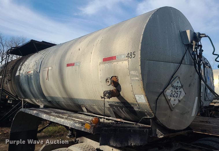 image for item DR7794 1980 Etnyre TR6 tank trailer