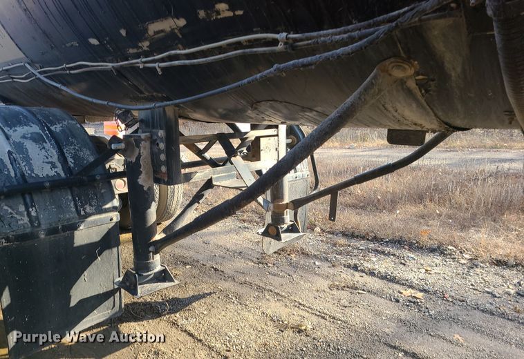 image for item DR7794 1980 Etnyre TR6 tank trailer