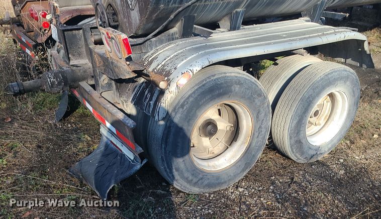 image for item DR7794 1980 Etnyre TR6 tank trailer