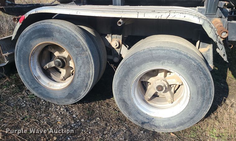 image for item DR7794 1980 Etnyre TR6 tank trailer