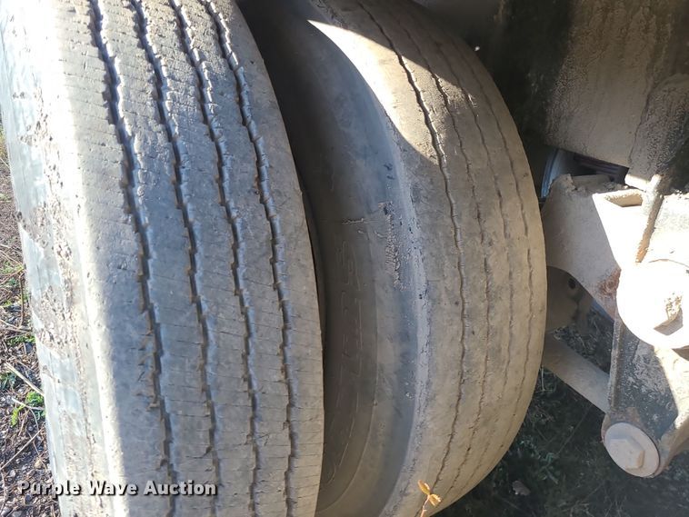 image for item DR7794 1980 Etnyre TR6 tank trailer