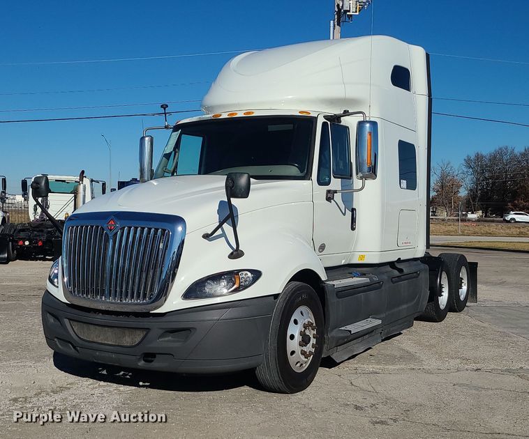 image for item DR7832 2018 International ProStar 122  semi truck