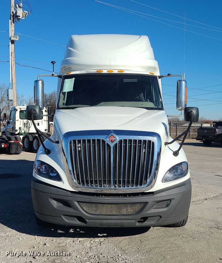 image for item DR7832 2018 International ProStar 122  semi truck