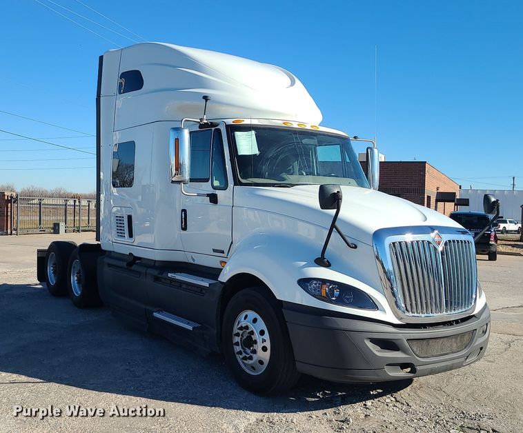 image for item DR7832 2018 International ProStar 122  semi truck