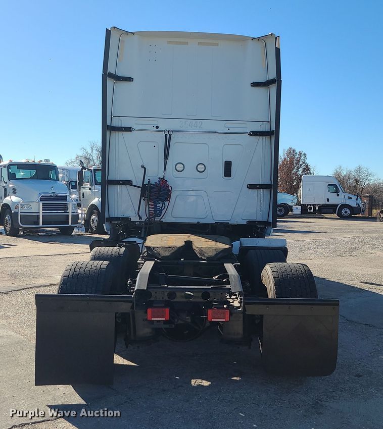 image for item DR7832 2018 International ProStar 122  semi truck