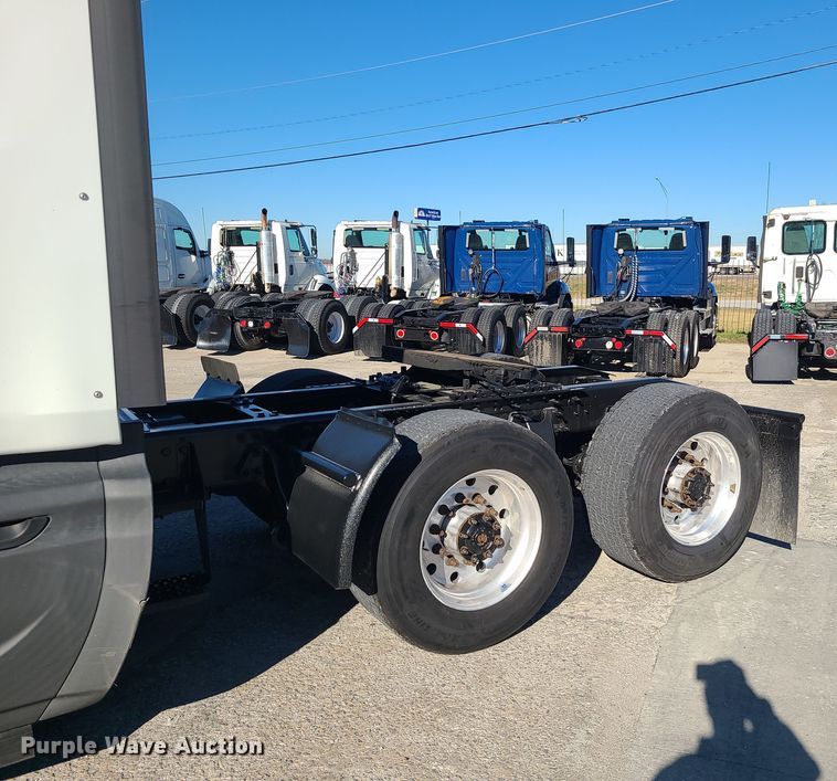 image for item DR7832 2018 International ProStar 122  semi truck