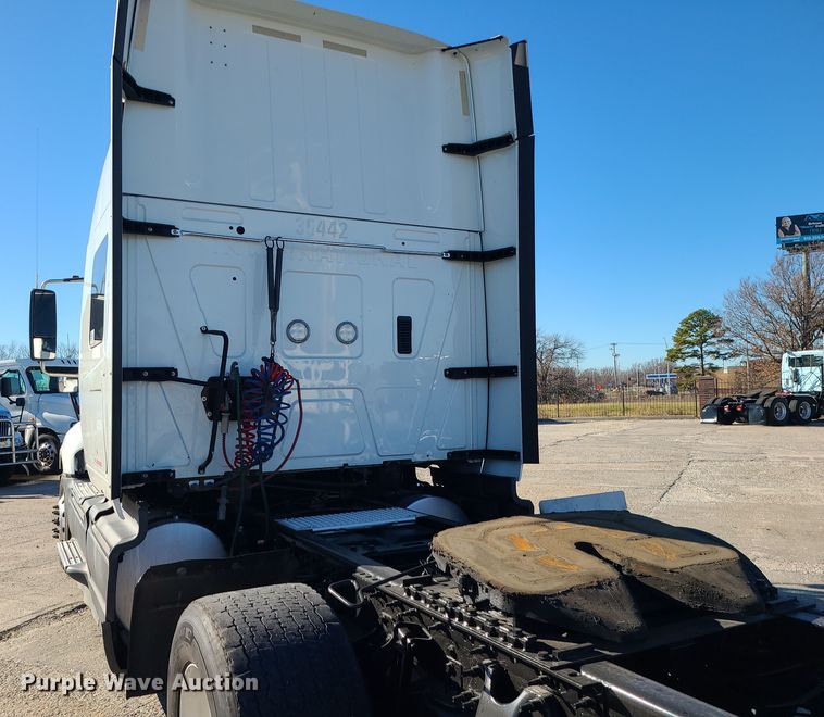 image for item DR7832 2018 International ProStar 122  semi truck
