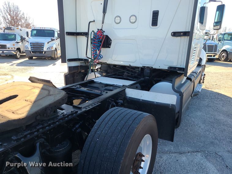 image for item DR7832 2018 International ProStar 122  semi truck