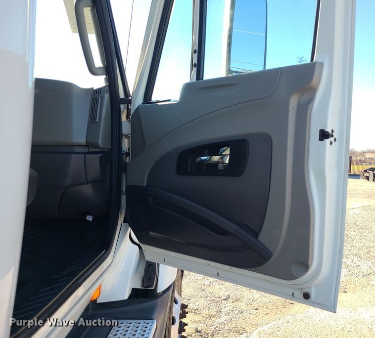 image for item DR7832 2018 International ProStar 122  semi truck