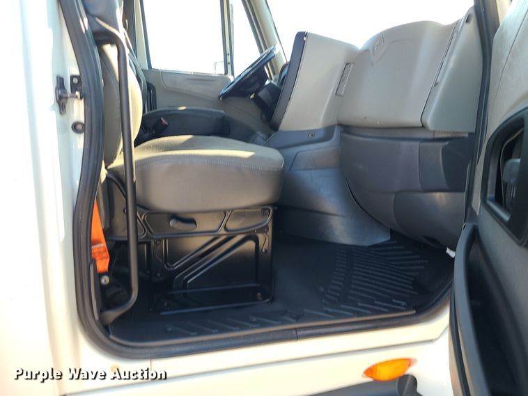 image for item DR7832 2018 International ProStar 122  semi truck