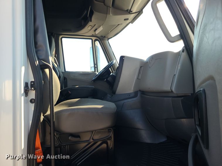 image for item DR7832 2018 International ProStar 122  semi truck