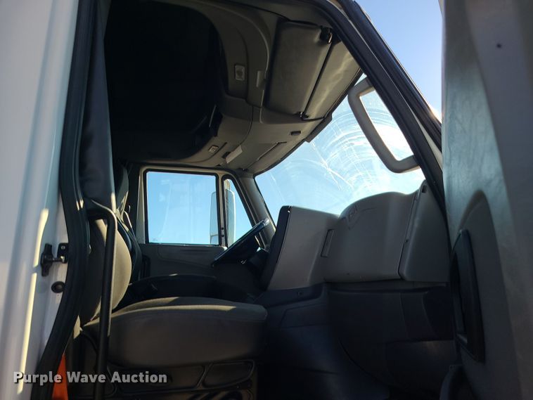 image for item DR7832 2018 International ProStar 122  semi truck