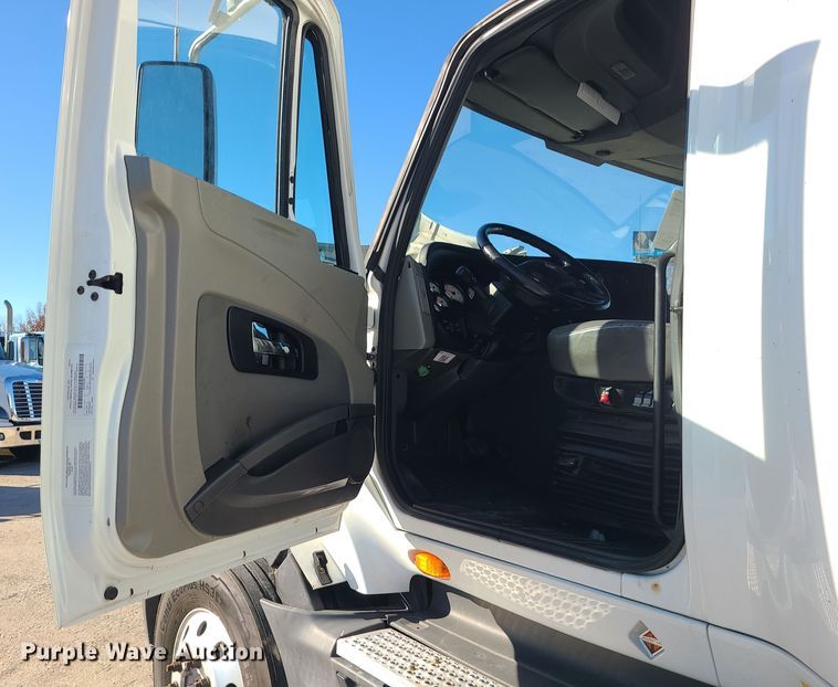 image for item DR7832 2018 International ProStar 122  semi truck