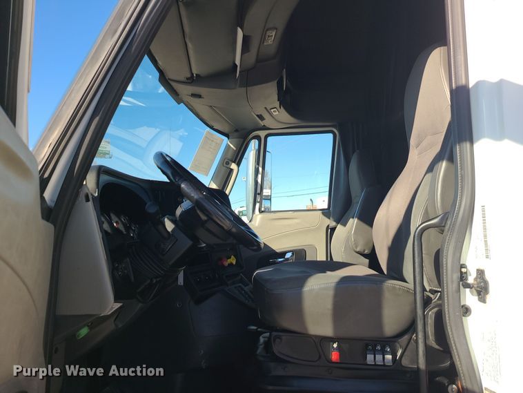 image for item DR7832 2018 International ProStar 122  semi truck