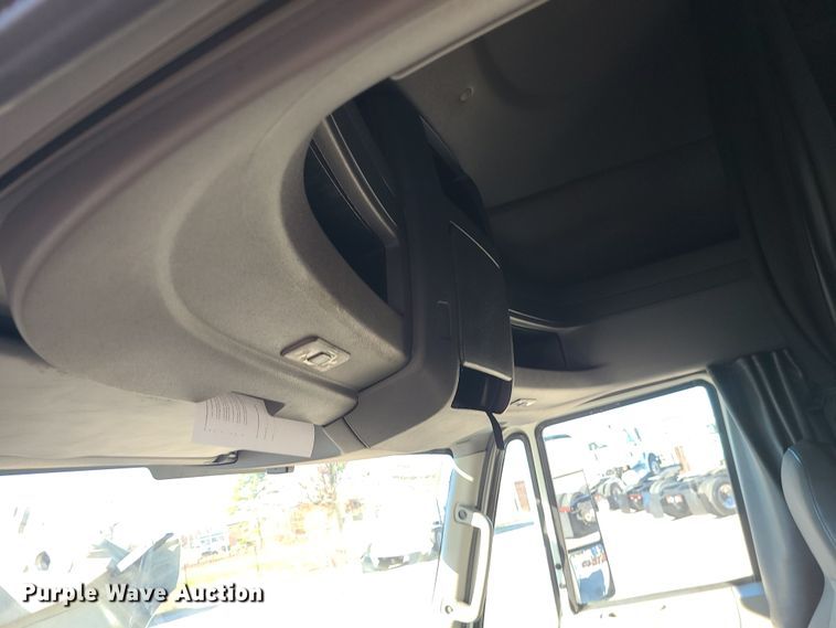 image for item DR7832 2018 International ProStar 122  semi truck