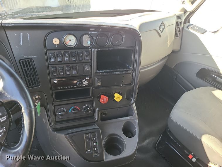 image for item DR7832 2018 International ProStar 122  semi truck