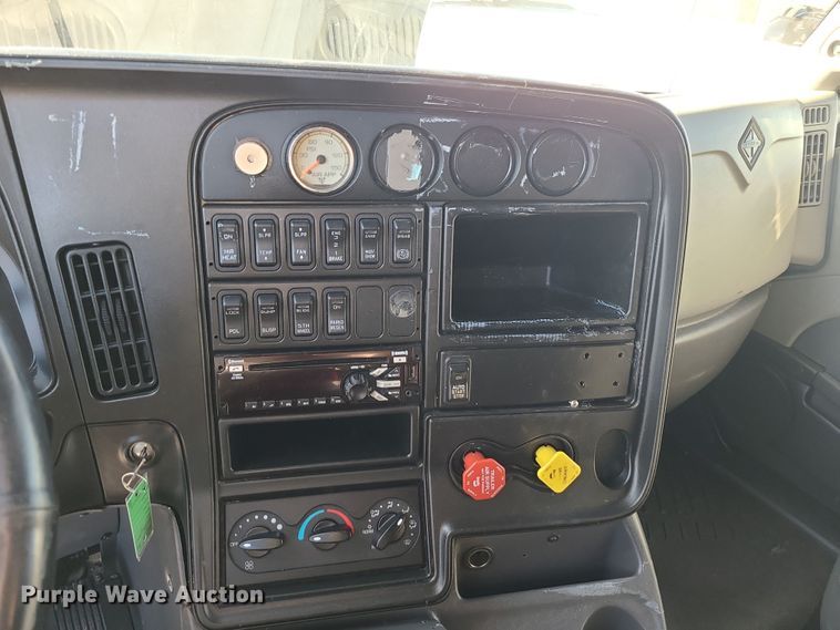 image for item DR7832 2018 International ProStar 122  semi truck