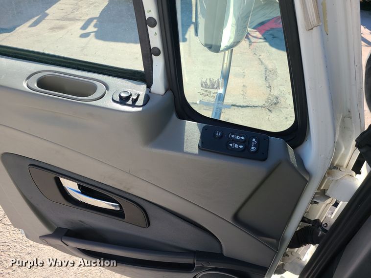 image for item DR7832 2018 International ProStar 122  semi truck