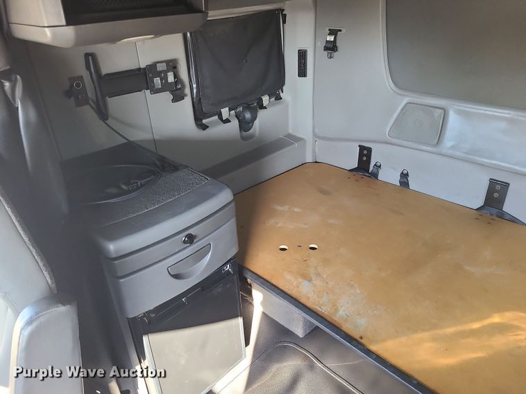 image for item DR7832 2018 International ProStar 122  semi truck