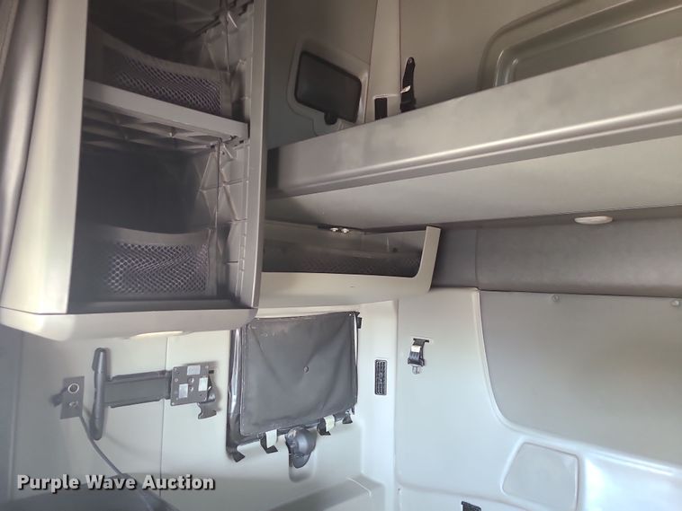 image for item DR7832 2018 International ProStar 122  semi truck