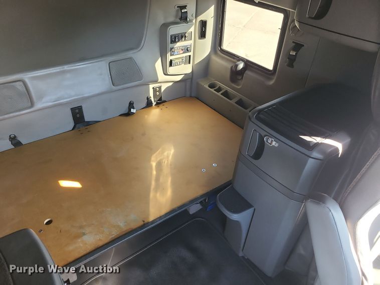 image for item DR7832 2018 International ProStar 122  semi truck