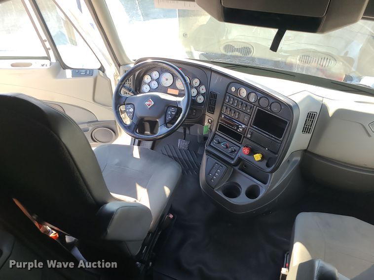 image for item DR7832 2018 International ProStar 122  semi truck