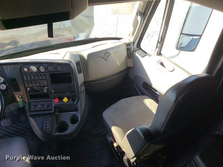 image for item DR7832 2018 International ProStar 122  semi truck