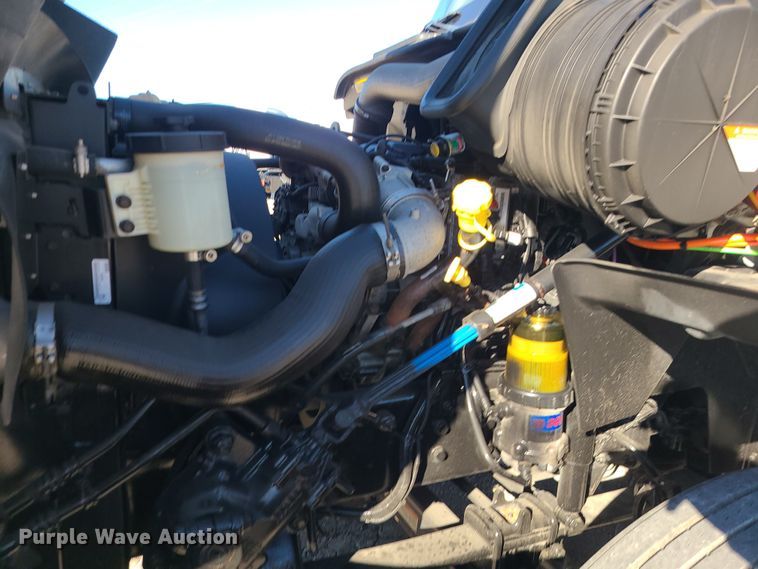 image for item DR7832 2018 International ProStar 122  semi truck